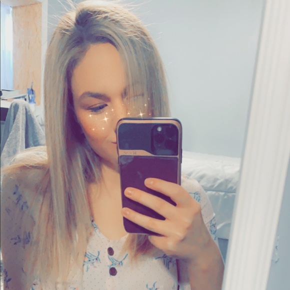 Meet your Posher, Emilee - Picture 1 of 1